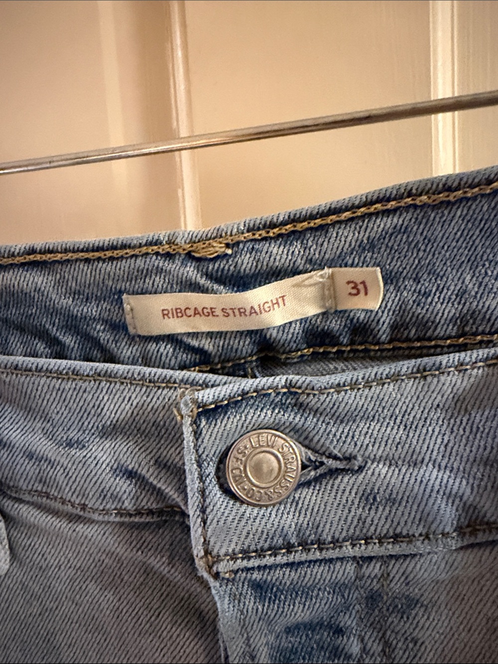Levi's Ribcage Jeans - Picture 2 of 4